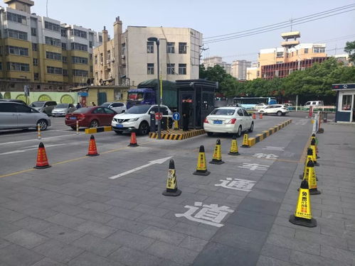 濰坊商品城和平路入口煥新亮相，停車更便捷，燈桿創新升級